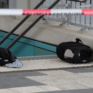 Ein 19-jähriger Hamburger ist am Pinneberger Bahnhof schwer verletzt worden. Der mutmaßlich Täter wurde nun gefasst.