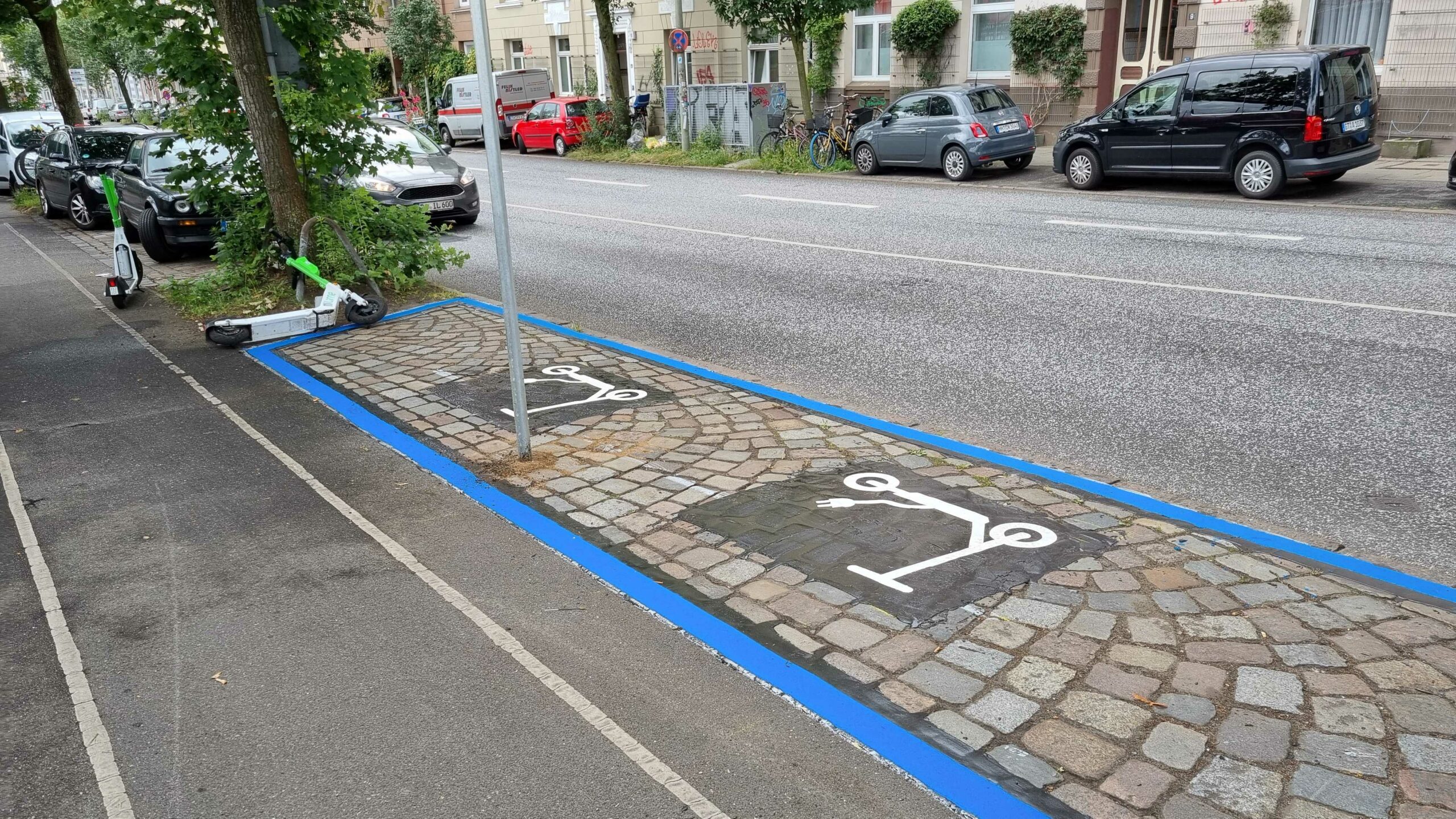 Einsam und verlassen: Der E-Scooter-Parkplatz in der Barnerstraße.