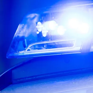 Der Tathergang der Schlägerei in Wedel ist noch unklar. Die Polizei sucht Zeugen (Symbolbild).