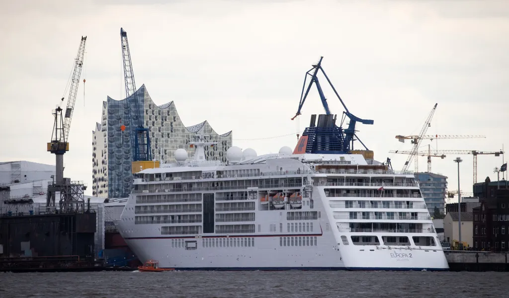 Wird es bald für Kreuzfahrtschiffe in Hamburg zur Pflicht, Landstrom zu verwenden? Die Linke stellt einen entsprechenden Antrag. (Symbolbild)