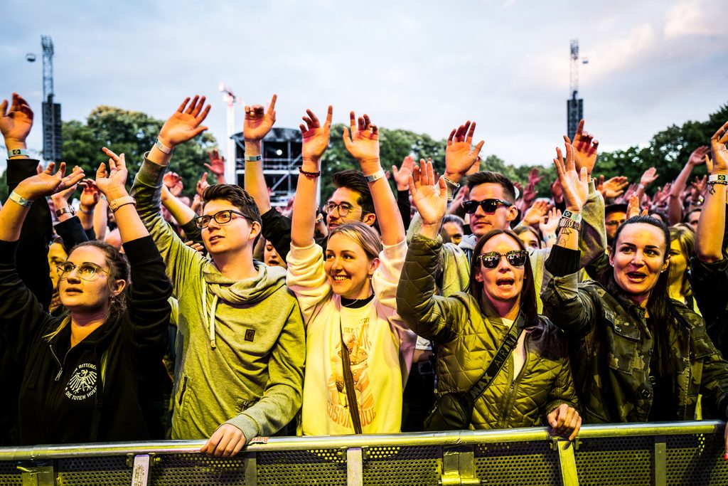 Rund 15.000 Menschen feiern am Samstagabend Rapper Marteria in Hamburg.