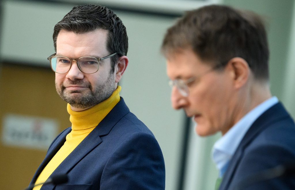 Buschmann und Lauterbach auf einer Pressekonferenz.