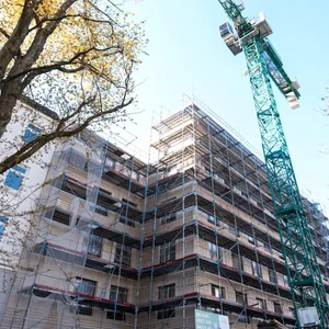 Bis 2050 wird in Hamburg fast jeder dritte Mensch über 60 Jahre alt sein. Auch beim Wohnungsbau muss das Berücksichtigung finden, meinen SPD und Grüne. (Symbolbild)