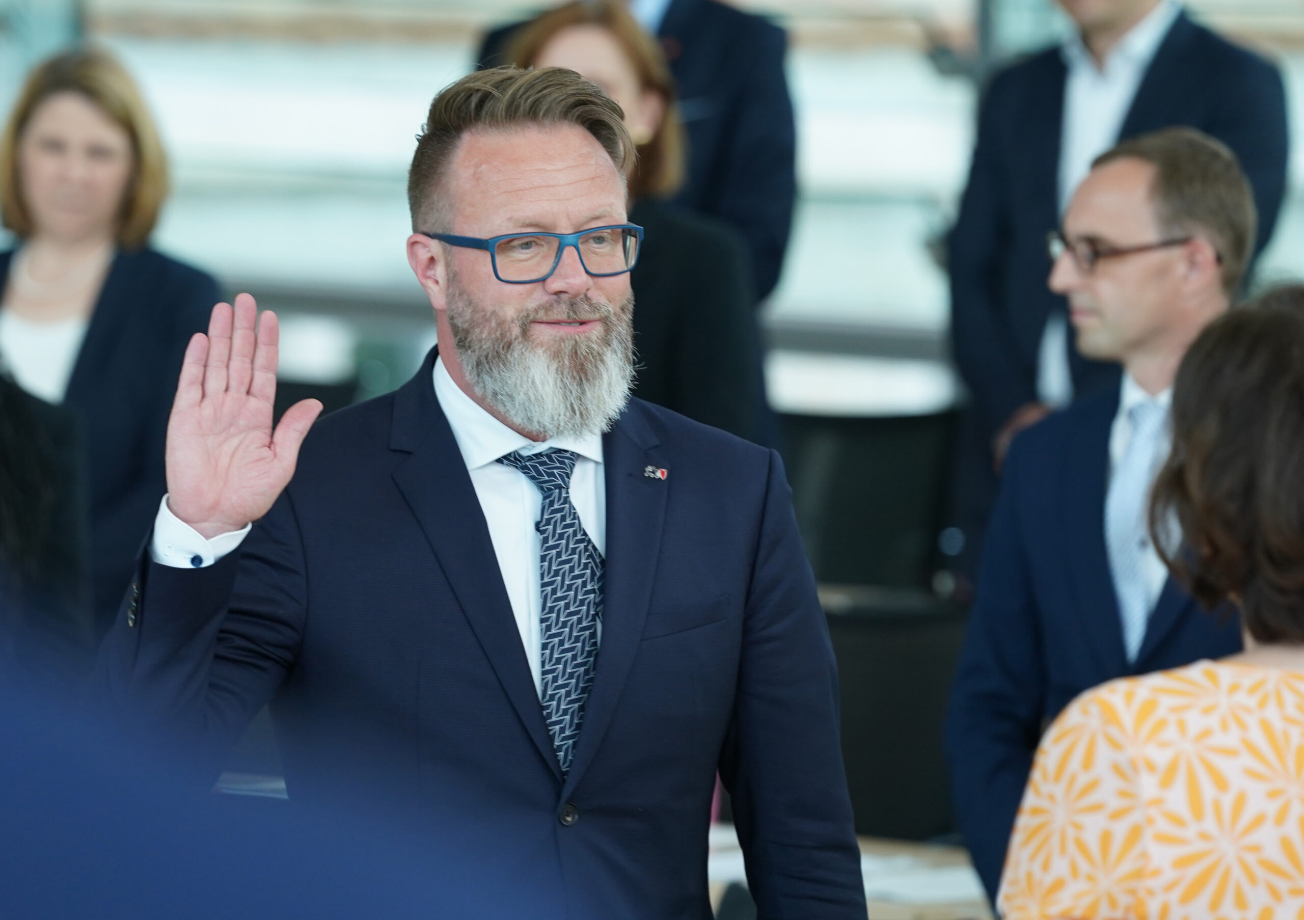 Claus Ruhe Madsen wird im Landtag vereidigt.