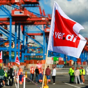 Hamburg - Warnstreik Hafenarbeiter