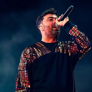 Marteria auf der Bühne vor dem Volkparkstadion in Hamburg.