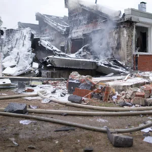 Der Verwaltungstrakt der Stadtteilschule Finkenwerder ist nach einer Explosion vollkommen zerstört.