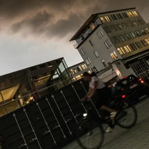 Archivbild: Eine Unwetterfront zieht über den Hamburger Stadtteil Winterhude.