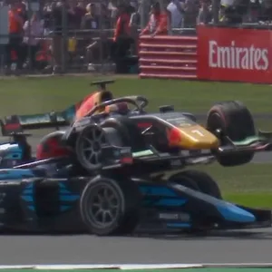 Ein Horror-Crash in der Formel 2 überschattete den Sergeant-Sieg.
