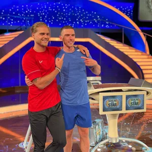 Inter-Star und Nationalspieler Robin Gosens konnte sich bei Schlag den Star gegen Rurik Gislason durchsetzen.