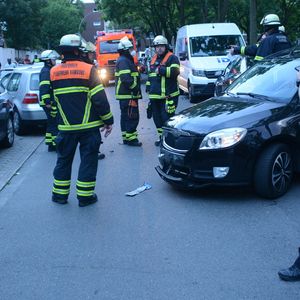 Gleich acht Autos wurden bei dem Unfall in Mümmelmannsberg beschädigt.