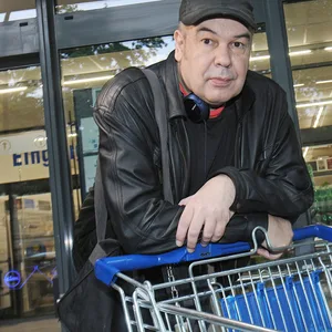 Carsten Herold aus Eilbek versucht, so viel wie möglich beim Einkaufen zu sparen.