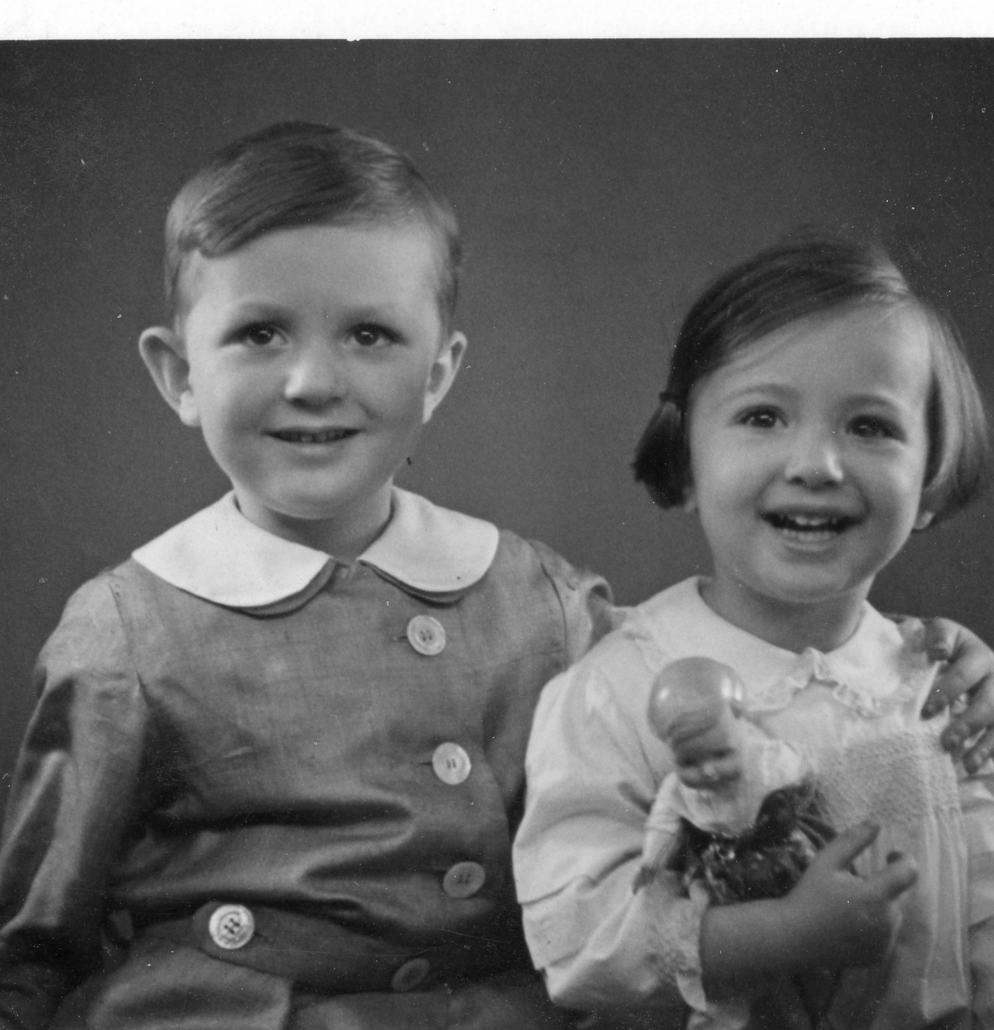 Daniel, geb. 1935, und Betty Cohen, geb. 1936. Deportiert am 19. Juli 1942 nach Theresienstadt, 1944 in Auschwitz ermordet