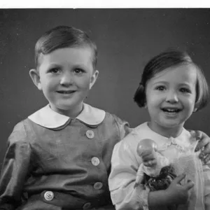 Daniel, geb. 1935, und Betty Cohen, geb. 1936. Deportiert am 19. Juli 1942 nach Theresienstadt, 1944 in Auschwitz ermordet