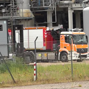 Brand in Hamburger Raffinierie – Großalarm für die Feuerwehr