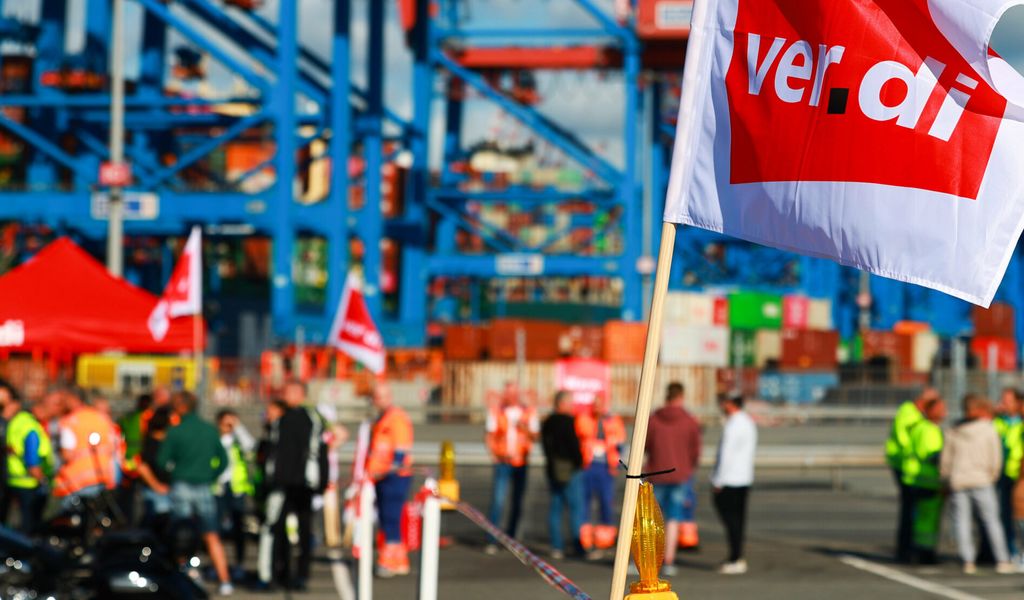 Verdi besteht auf Reallohnsicherung für alle Hafenarbeiter.