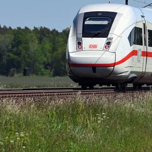 Fernreisezug der Bahn (Symbolbild).