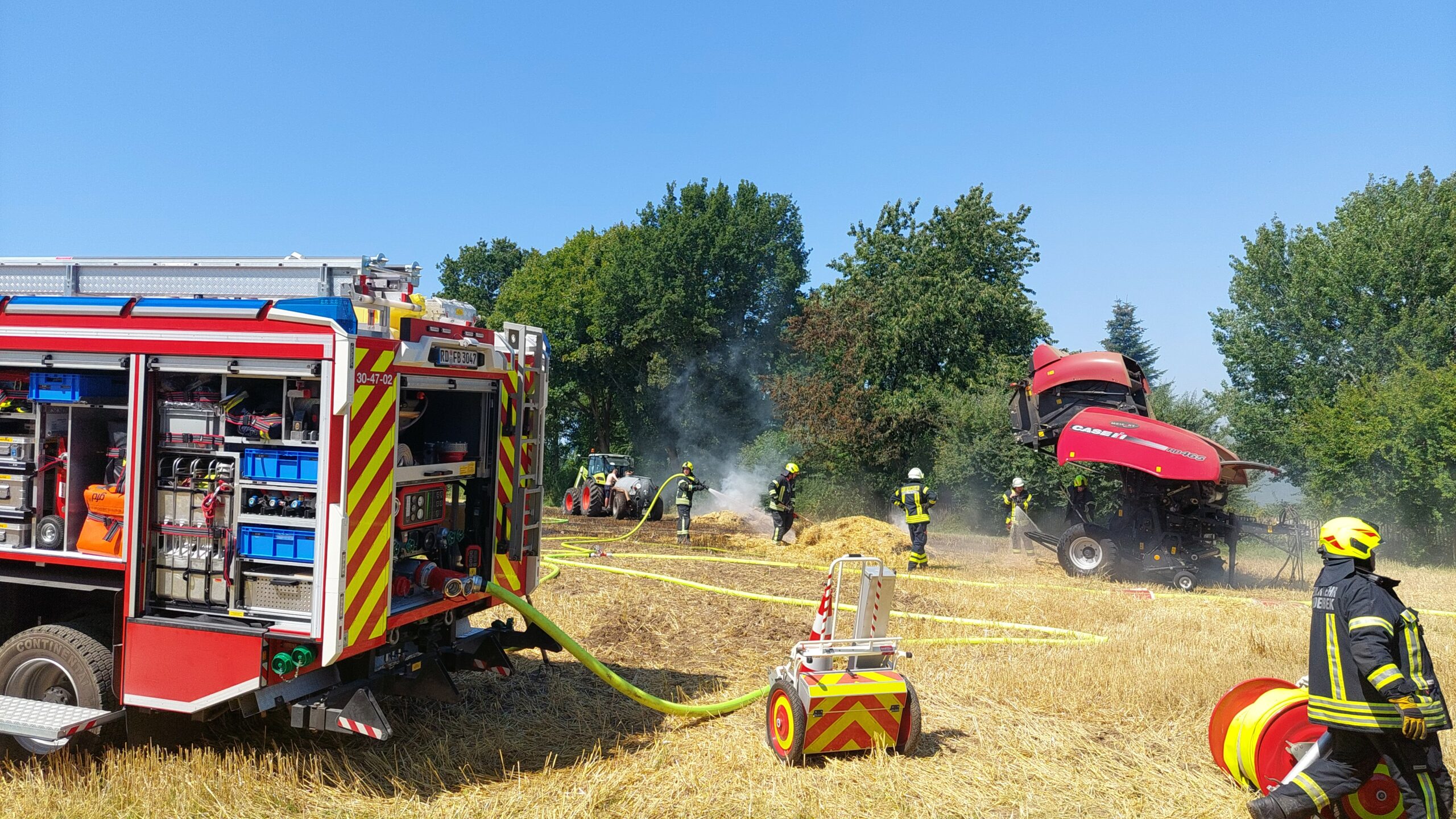 Die Feuerwehr musste am Mittwoch mehrere Brände auf Feldern im Kreis Rendsburg-Eckernförde löschen.