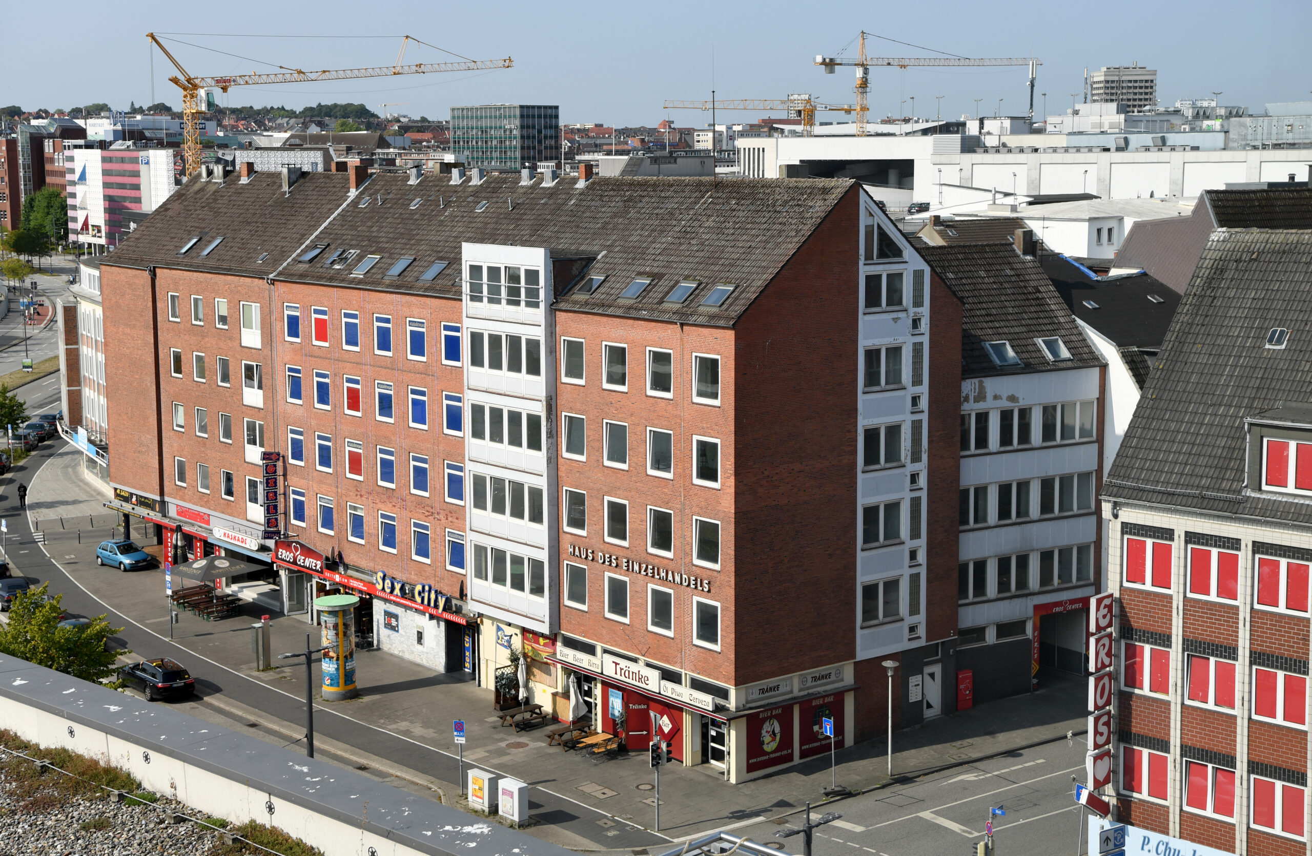 Blick auf den Kieler Rotlichtbezirk an der Ecke Wall/Flämische Straße, wo ein Mann in einer Kneipe niedergestochen wurde. (Archivbild)