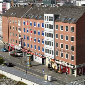 Blick auf den Kieler Rotlichtbezirk an der Ecke Wall/Flämische Straße, wo ein Mann in einer Kneipe niedergestochen wurde. (Archivbild)