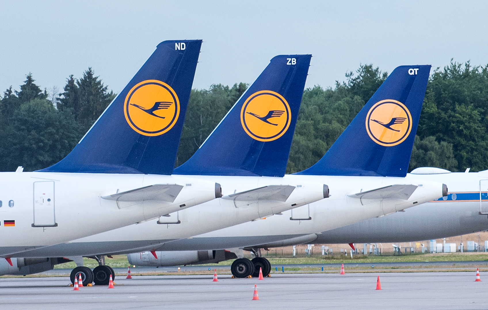 Flieger bleiben am Boden – das droht Flugreisenden, wenn die Lufthansa-Piloten streiken.