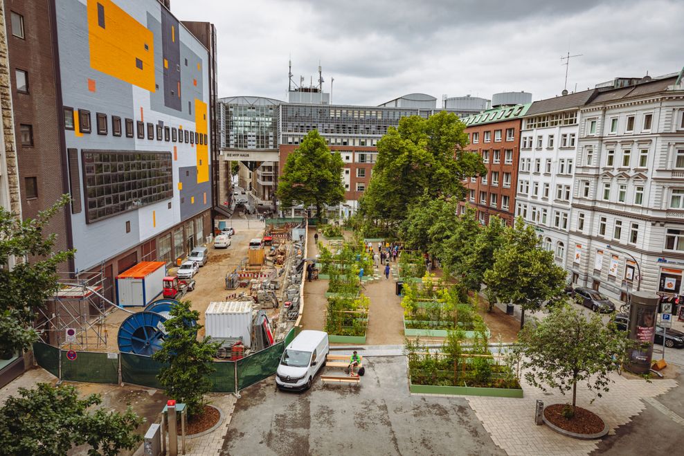 Neben der Baustelle am Umspannwerk soll der Platz in der Innenstadt nun durch viel Grün aufgewertet werden.