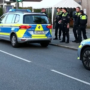 In Hamburg ist am Sonntagabend auf offener Straße ein Schuss gefallen.