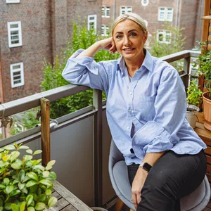 Eigentlich mag die Anwohnerin Lidia Güstel ihre Wohnung und die Gegend um die Steinstraße. Doch wegen der lauten Bushaltestelle sucht sie nun eine neue Wohnung.