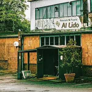 „Al Lido“ – das Schild des Lokals in der alten Werfthalle steht noch. Doch das Restaurant ist 2020 in die HafenCity gezogen.
