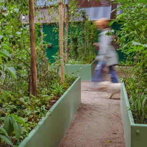 Der „Grüne Garten” auf dem Gertrudenkirchhof soll Hamburger:innen künftig zum Verweilen einladen.