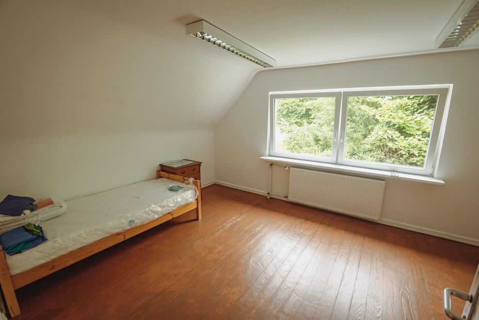 Mit Blick in den Blohms Park: In so einem Zimmer leben bald geflüchtete Frauen aus der Ukraine mit ihren Kindern.