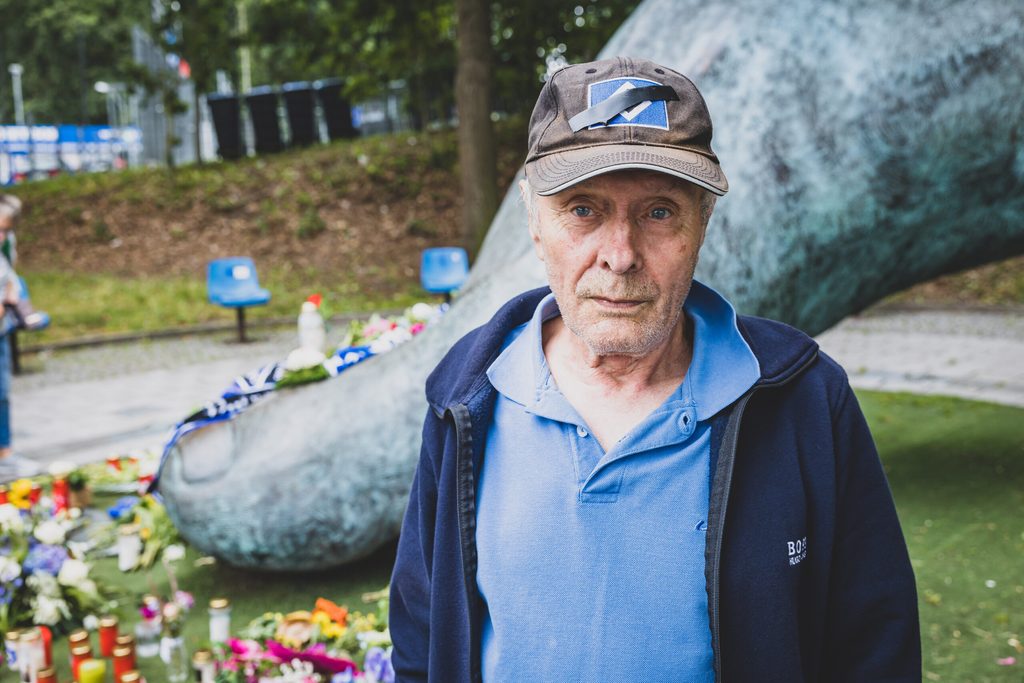 Fan Helmut trauert.