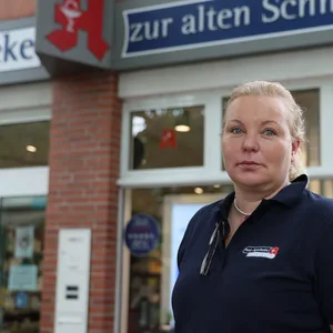 Nicole-Caroline Treppenhauer, Inhaberin der Apotheke „Zur Alten Schmiede“ hofft, dass die Flaniermeile in Volksdorf nicht wieder zurückkommt.