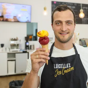 Marcus Deibler, Betreiber vom Luicella`s, bietet das Eis an ausgewählten Tagen günstiger an – damit sich jeder ein Eis leisten kann.
