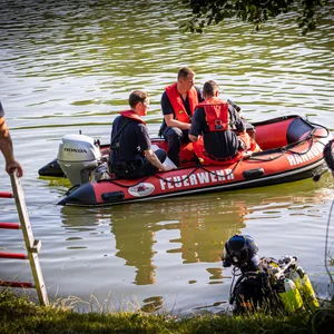 Bei der Suche nach dem Vermissten kamen Taucher und ein Sonarboot zum Einsatz.