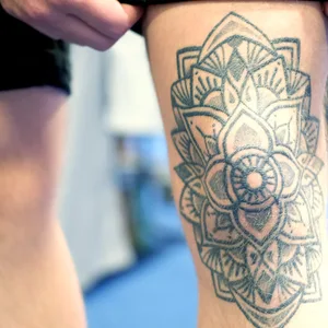 Tätowiertes Knie