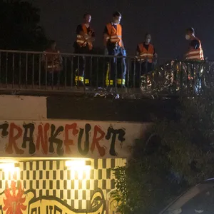 Ein Zug erfasste zwei Menschen nach Konzert der Böhsen Onkelz in Frankfurt.