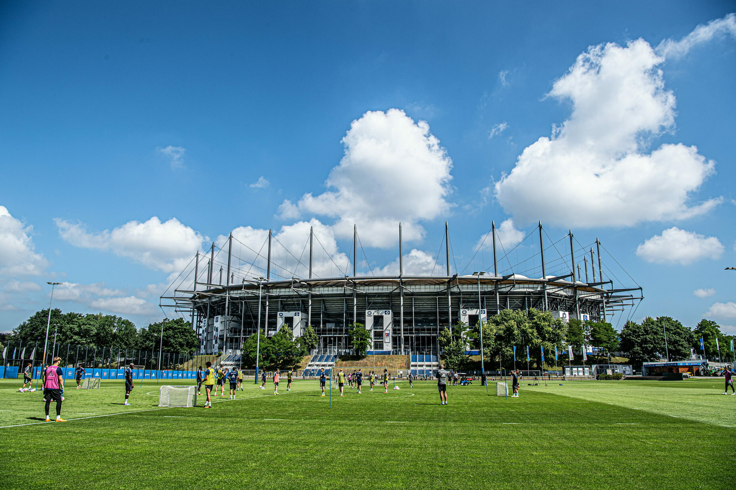 Das Volksparkstadion, die Heimat des HSV