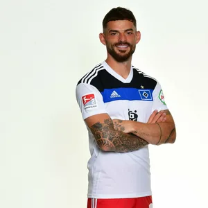 HSV-Profi Tim Leibold im neuen Heimtrikot