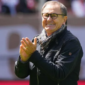 Ewald Lienen verabschiedete sich vorm Nürnberg-Spiel von St. Pauli und den Fans.