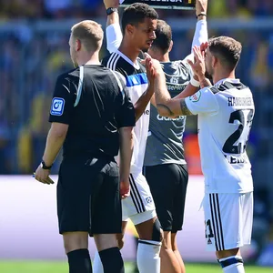 Tim Leibold wurde in Braunschweig in der Nachspielzeit eingewechselt.