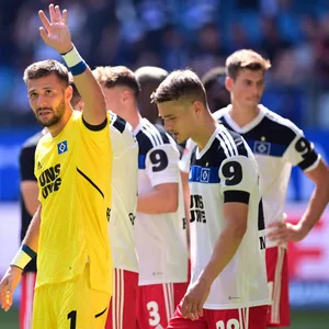 Die HSV-Profis nach dem Spiel gegen hansa Rostock.