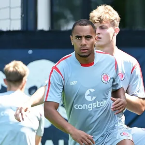 Etienne Amenyido (v.) und David Nemeth (h.) machen auf dem Weg der Besserung nächste Schritte.