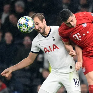 Tottenhams Harry Kane (l.) und Bayern-Star Robert Lewandowski