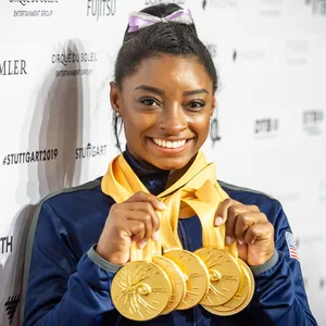 Ausnahmeturnerin Simone Biles wurde von einer Stewardess mit einem Kind verwechselt.