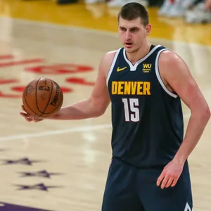 Der Serbe Nikola Jokic wird mit einer Rekordsumme zum Topverdiener in der NBA.