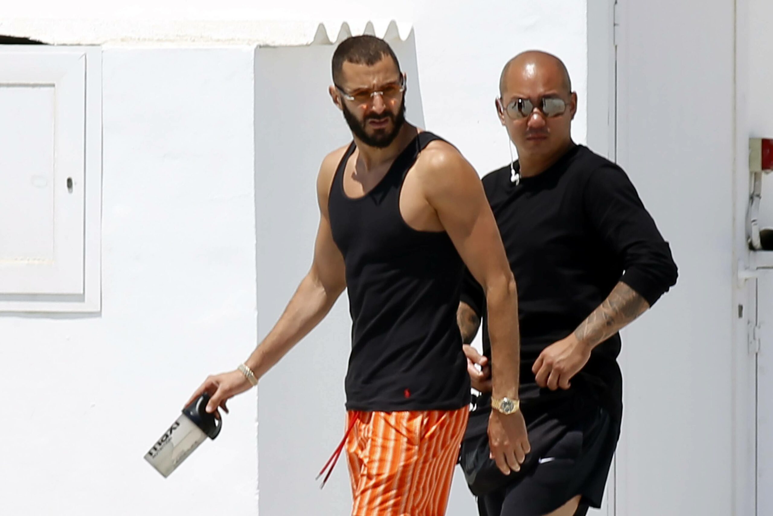 2020 urlaubte Karim Benzema (l.) auf Ibiza.