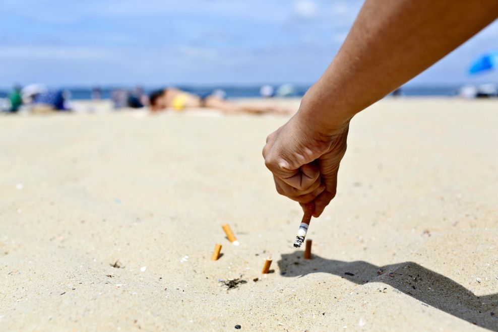 Rauchen am Strand