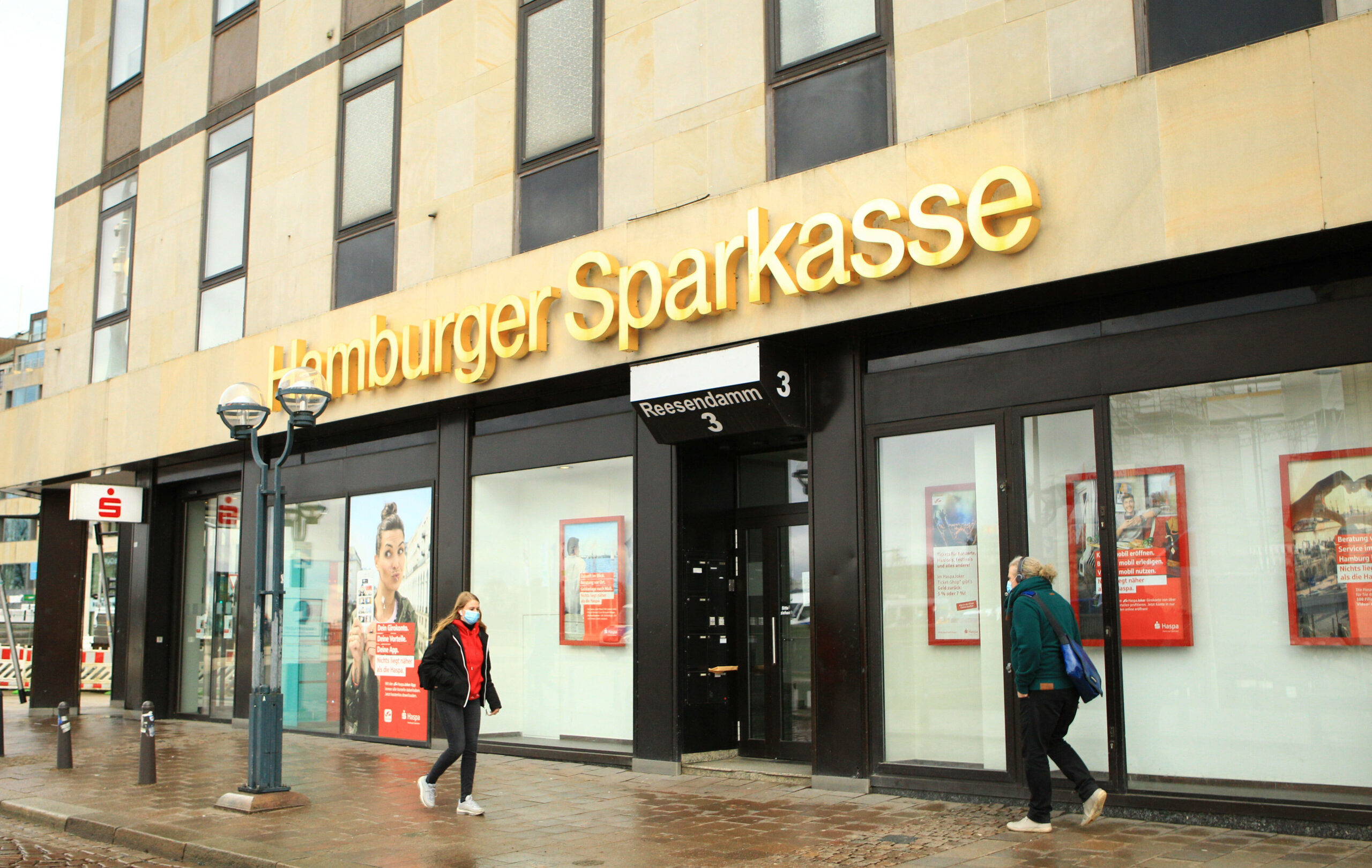 Symbolbild: Filiale der Hamburger Sparkasse in der Hamburger Innenstadt