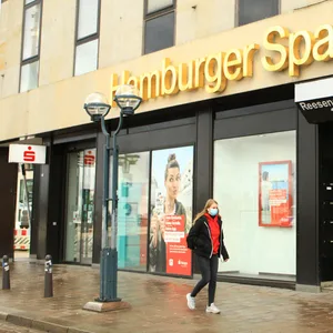 Symbolbild: Filiale der Hamburger Sparkasse in der Hamburger Innenstadt